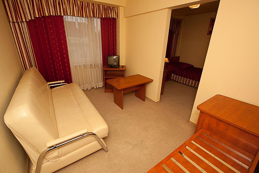 Hotel Accademia Ostrowiec Świętokrzyski Szoba fotó