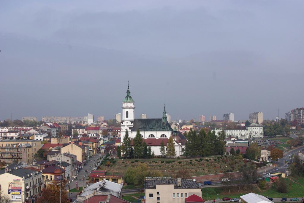 Hotel Accademia Ostrowiec Świętokrzyski Kültér fotó
