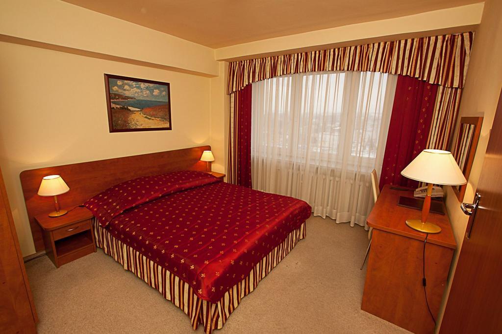 Hotel Accademia Ostrowiec Świętokrzyski Szoba fotó