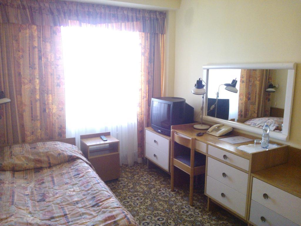 Hotel Accademia Ostrowiec Świętokrzyski Szoba fotó