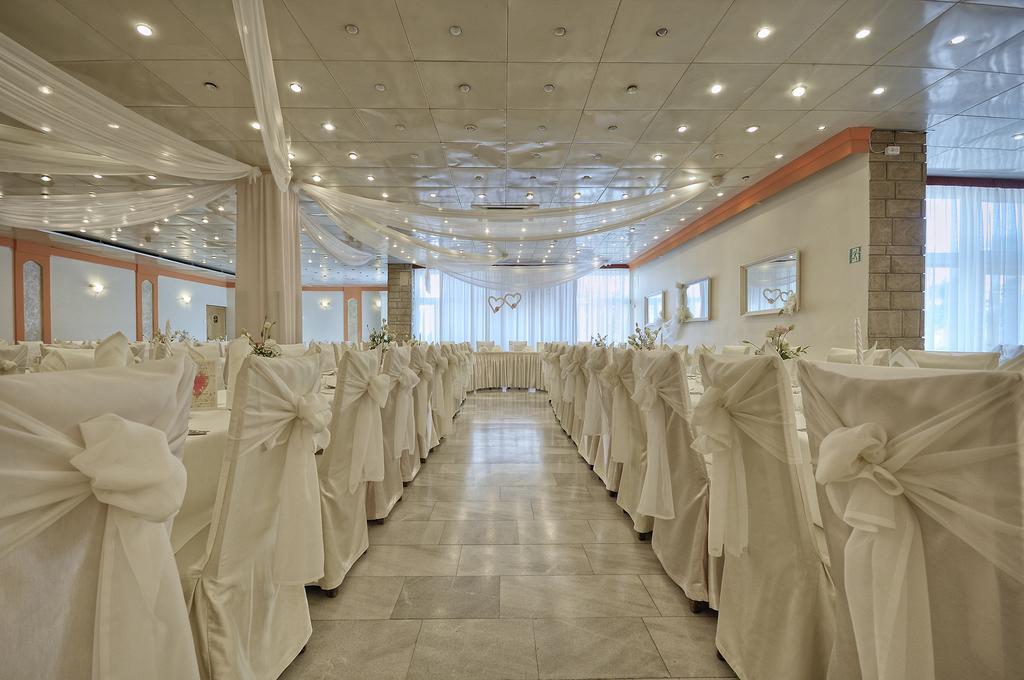 Hotel Accademia Ostrowiec Świętokrzyski Kültér fotó