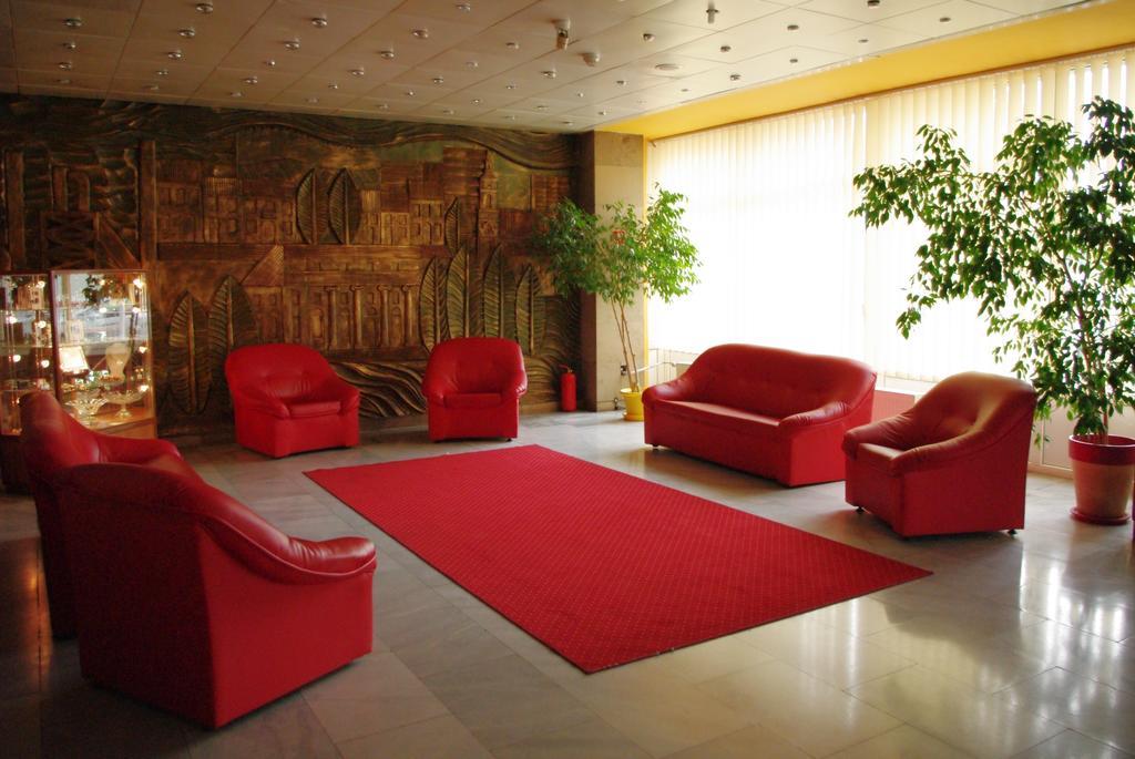 Hotel Accademia Ostrowiec Świętokrzyski Kültér fotó