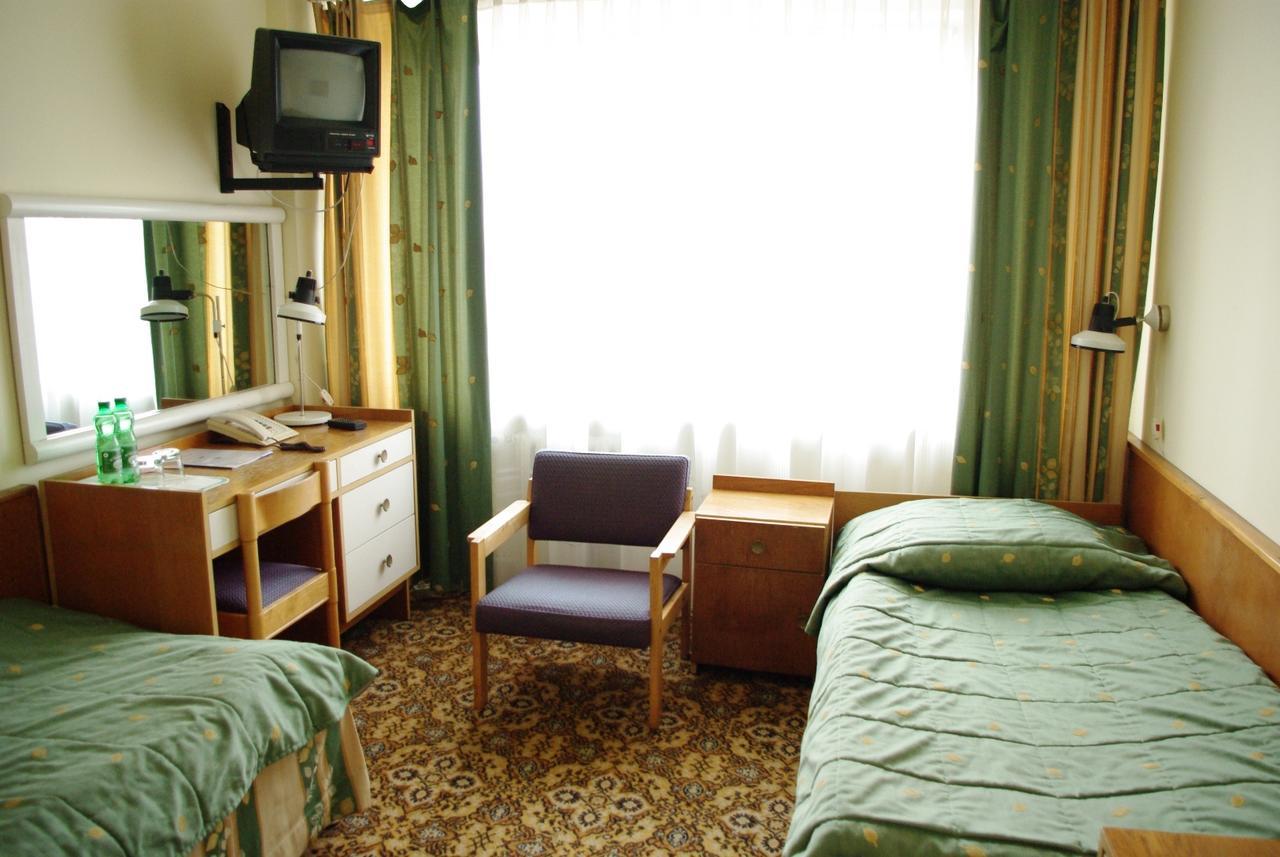 Hotel Accademia Ostrowiec Świętokrzyski Kültér fotó