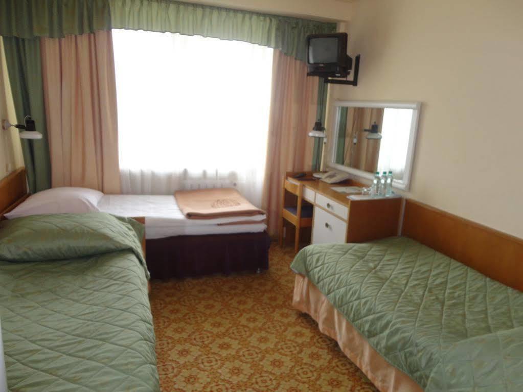 Hotel Accademia Ostrowiec Świętokrzyski Kültér fotó