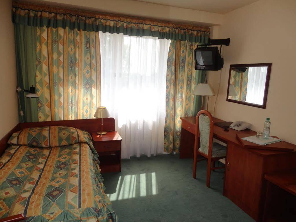 Hotel Accademia Ostrowiec Świętokrzyski Kültér fotó