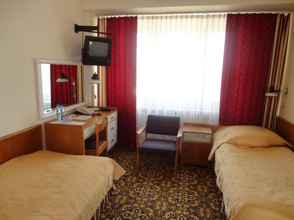 Hotel Accademia Ostrowiec Świętokrzyski Kültér fotó
