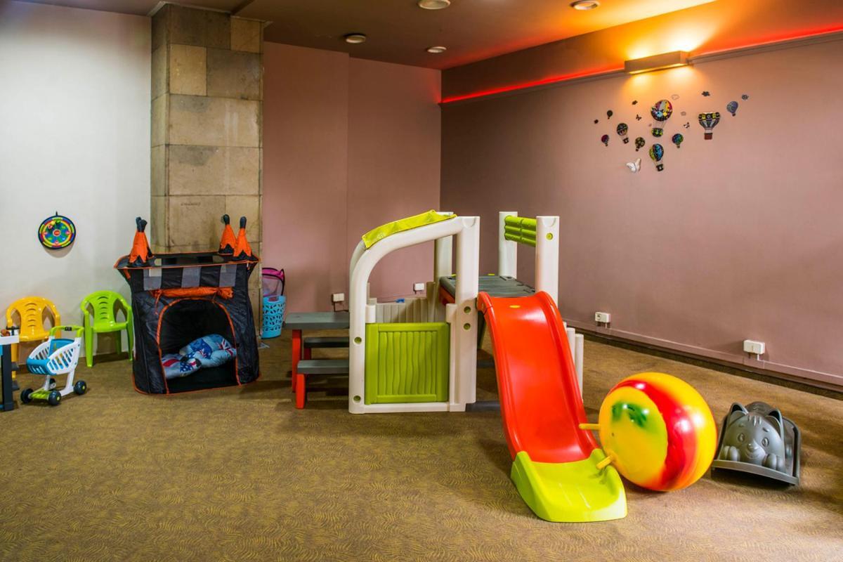 Hotel Accademia Ostrowiec Świętokrzyski Kültér fotó